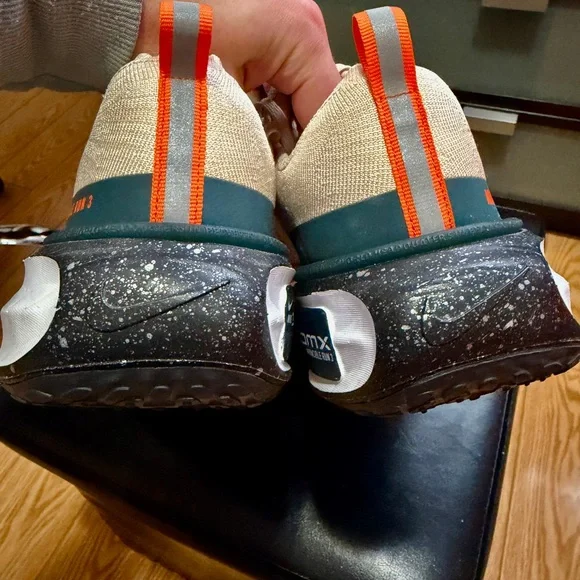 Nike Men's Invincible Run 3 - Tan and Orange